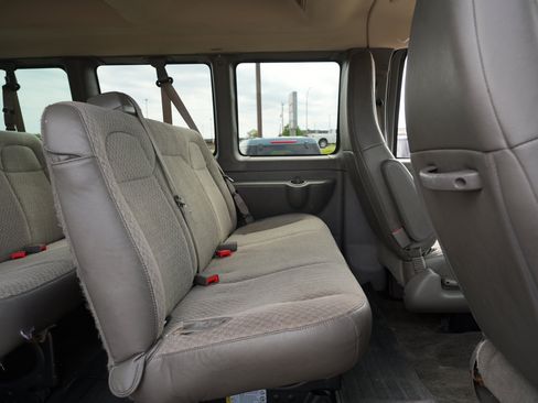 Used 2018 Chevrolet Express 3500 LT w/ LT Preferred Equipment Group RWD image 24