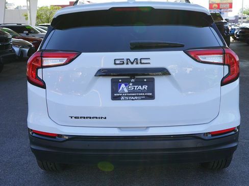 Used 2023 GMC Terrain SLT w/ Elevation Edition FWD image 4