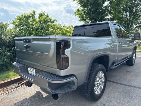 Used 2025 Chevrolet Silverado 2500 High Country w/ High Country Premium Package AWD/4WD image 7
