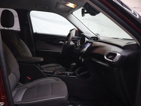 Used 2022 Chevrolet TrailBlazer LT w/ Convenience Package FWD image 9