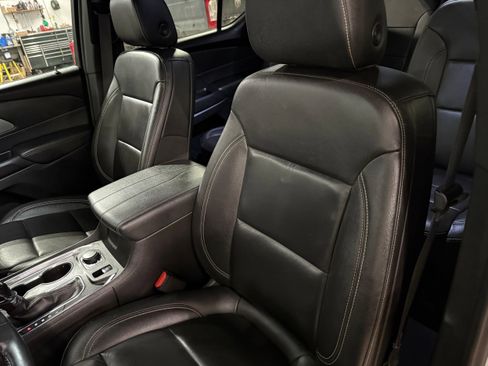 Used 2022 Chevrolet Traverse LT w/ LT Premium Package image 46