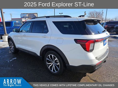 Used 2025 Ford Explorer ST-Line image 8