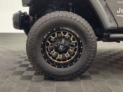 Used 2018 Jeep Wrangler Unlimited Sahara AWD/4WD image 11