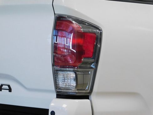 Used 2017 Toyota Tacoma Limited image 70