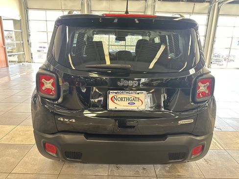 Used 2022 Jeep Renegade Latitude w/ Convenience Group image 13