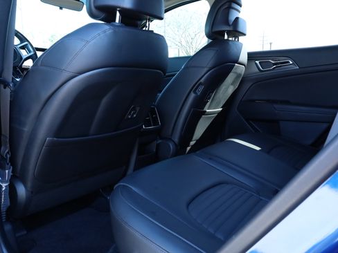Used 2025 Kia Sportage SX image 16