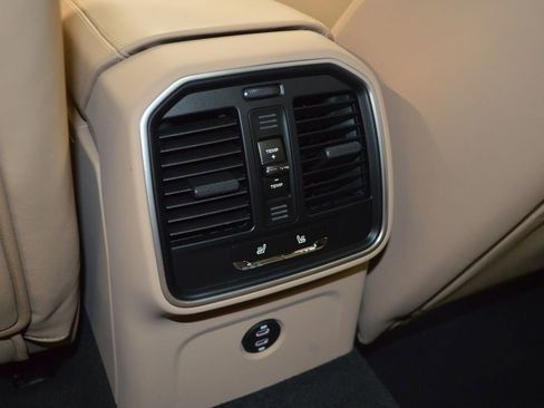 New 2026 Porsche Macan image 35