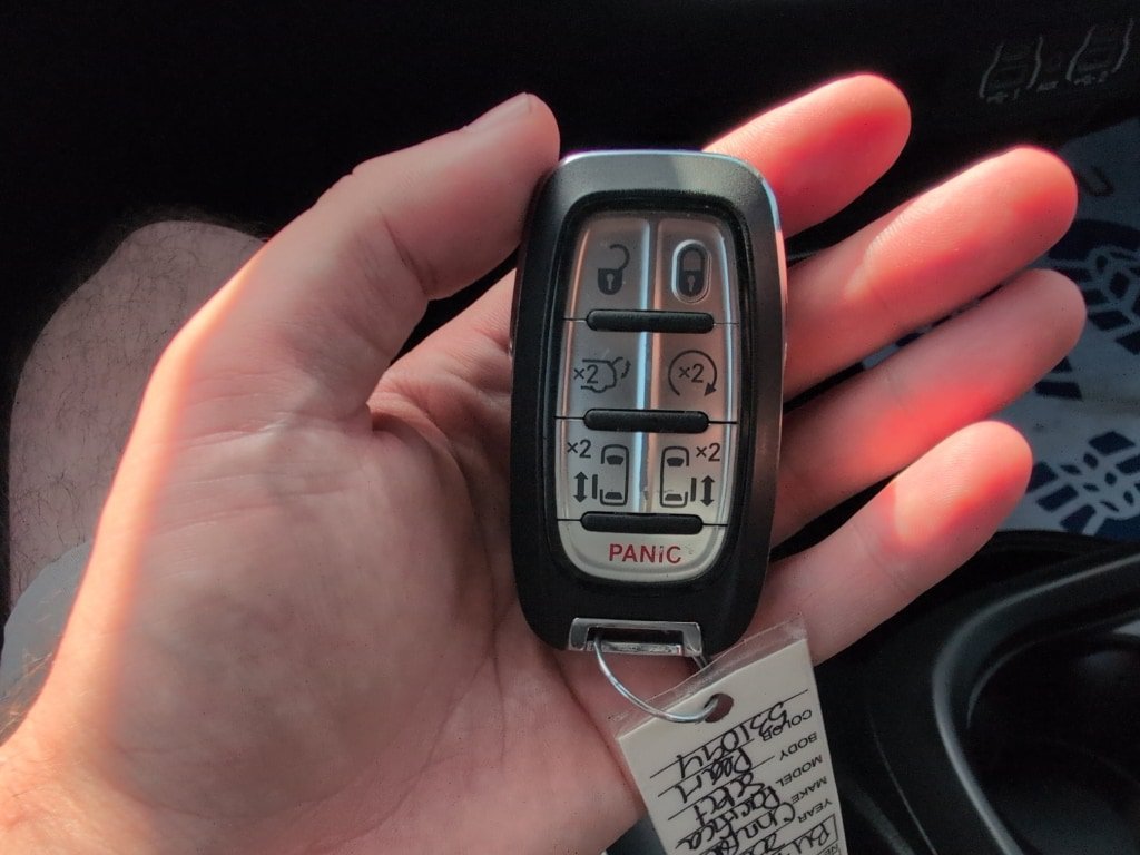 Used 2025 Chrysler Pacifica Select FWD image 33
