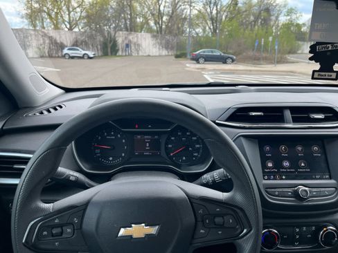 Used 2021 Chevrolet TrailBlazer LS FWD image 9