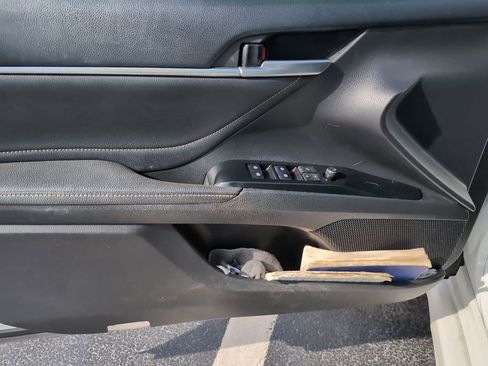 Used 2018 Toyota Camry XSE image 9