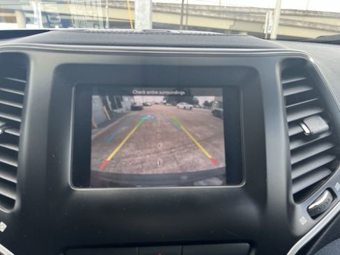 Used 2020 Jeep Cherokee Latitude image 19