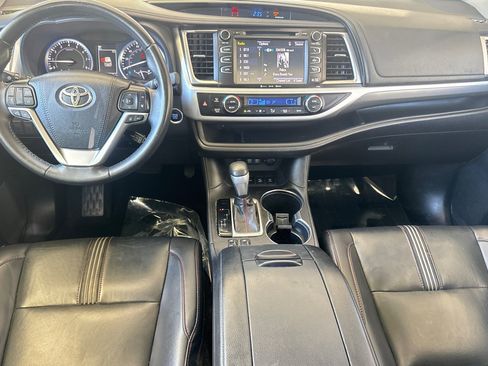 Used 2019 Toyota Highlander SE AWD/4WD image 15