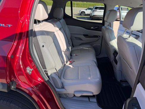 Certified 2023 GMC Acadia SLT FWD image 38