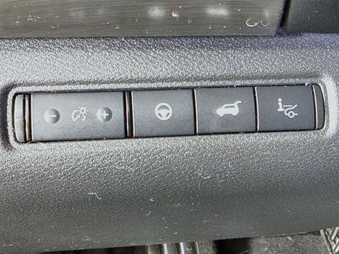 Used 2025 Nissan Pathfinder Platinum FWD image 12