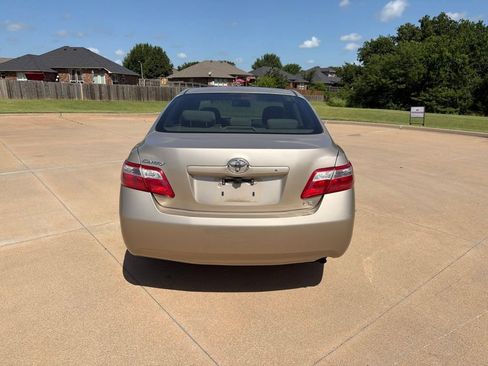 Used 2009 Toyota Camry LE FWD image 6