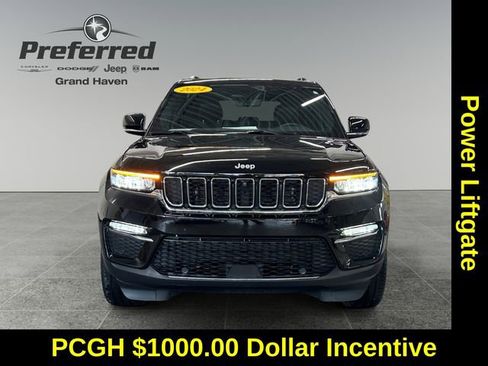 Used 2024 Jeep Grand Cherokee Limited w/ Luxury Tech Group II image 11