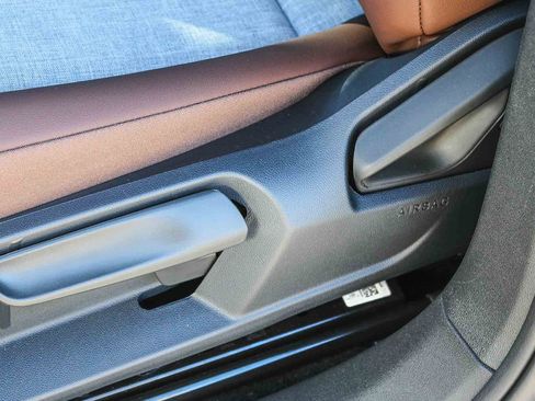 New 2025 Volkswagen ID.4 Pro RWD image 21