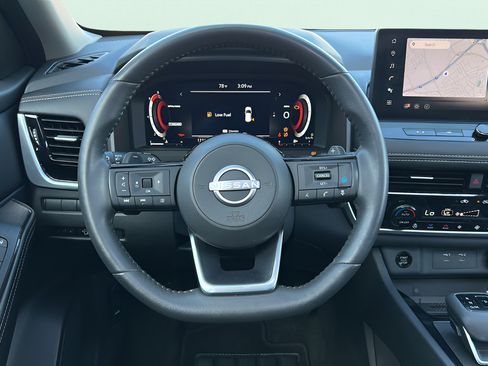 Used 2024 Nissan Rogue SL w/ SL Premium Package FWD image 16