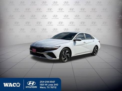Used 2025 Hyundai Elantra Sport image 3