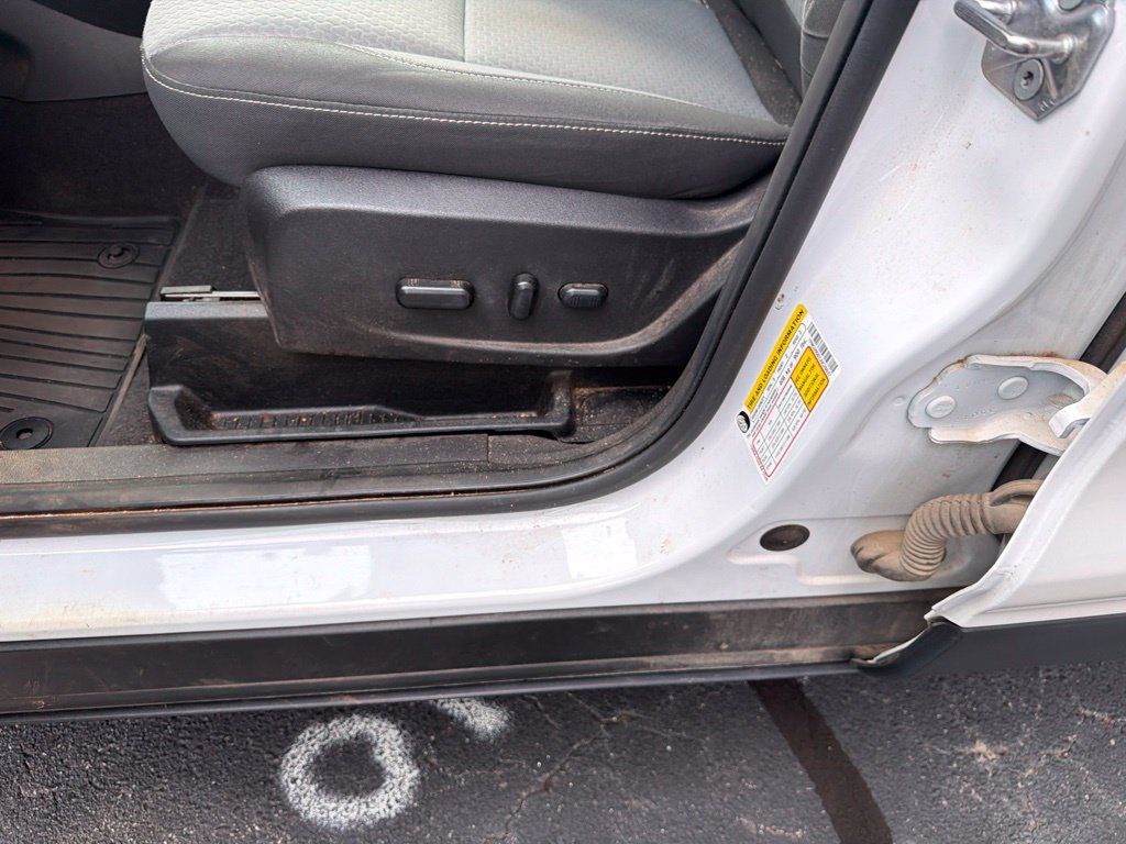 Used 2018 Ford Escape SE FWD image 10