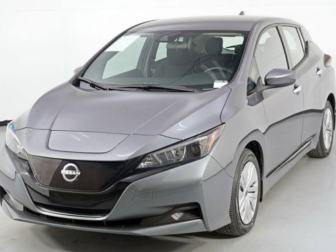 Used 2025 Nissan Leaf S image 40
