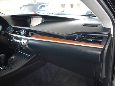 Used 2014 Lexus ES 300h w/ Premium Package w/Bamboo Trim FWD image 20