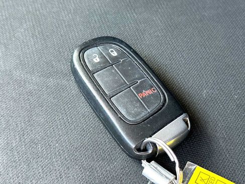 Used 2019 Jeep Cherokee Latitude Plus FWD image 29