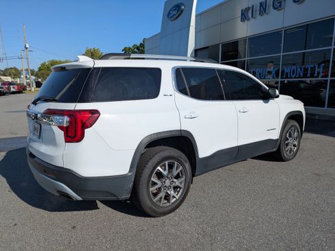 Used 2022 GMC Acadia SLE w/ Driver Convenience Package FWD image 4