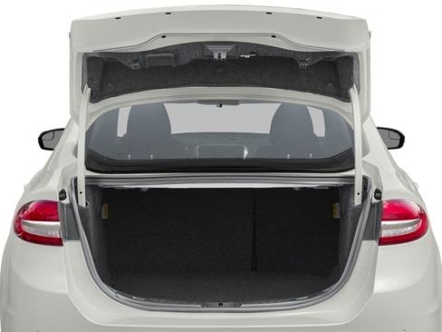 Used 2017 Ford Fusion SE w/ Fusion SE Technology Package image 12