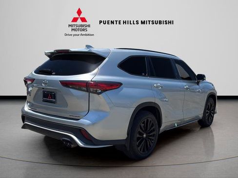 Used 2023 Toyota Highlander XSE AWD/4WD image 5