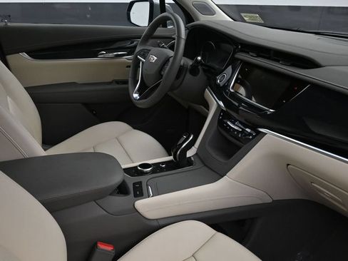 Certified 2024 Cadillac XT6 Premium Luxury FWD image 11