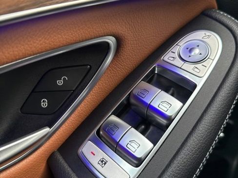 Used 2022 Mercedes-Benz GLC 300 4MATIC image 39