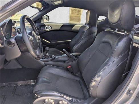 Used 2016 Nissan 370Z Touring RWD image 16