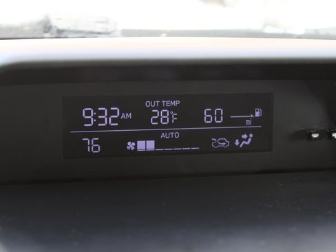 Used 2020 Subaru Crosstrek 2.0i Premium image 12