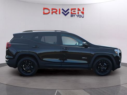 Used 2024 GMC Terrain AT4 image 8