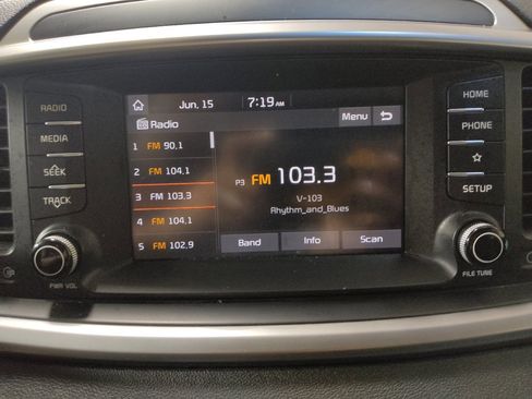 Used 2019 Kia Sorento FWD image 25