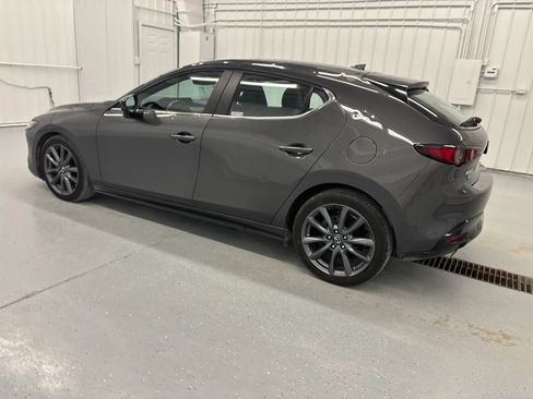 Used 2019 MAZDA MAZDA3 Hatchback w/ Preferred Package FWD image 4