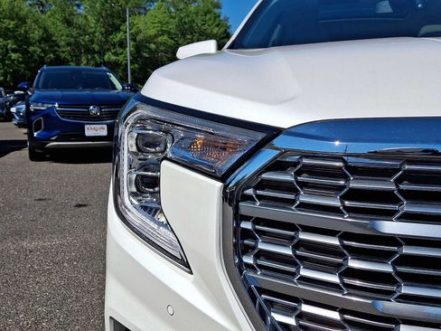 Used 2022 GMC Terrain Denali w/ Denali Premium Package AWD/4WD image 10