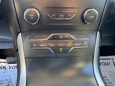 Used 2019 Ford Edge SEL image 45