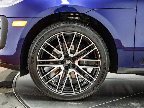 Used 2025 Porsche Macan image 10