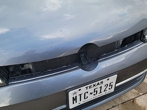 Used 2018 Volkswagen Golf S image 11