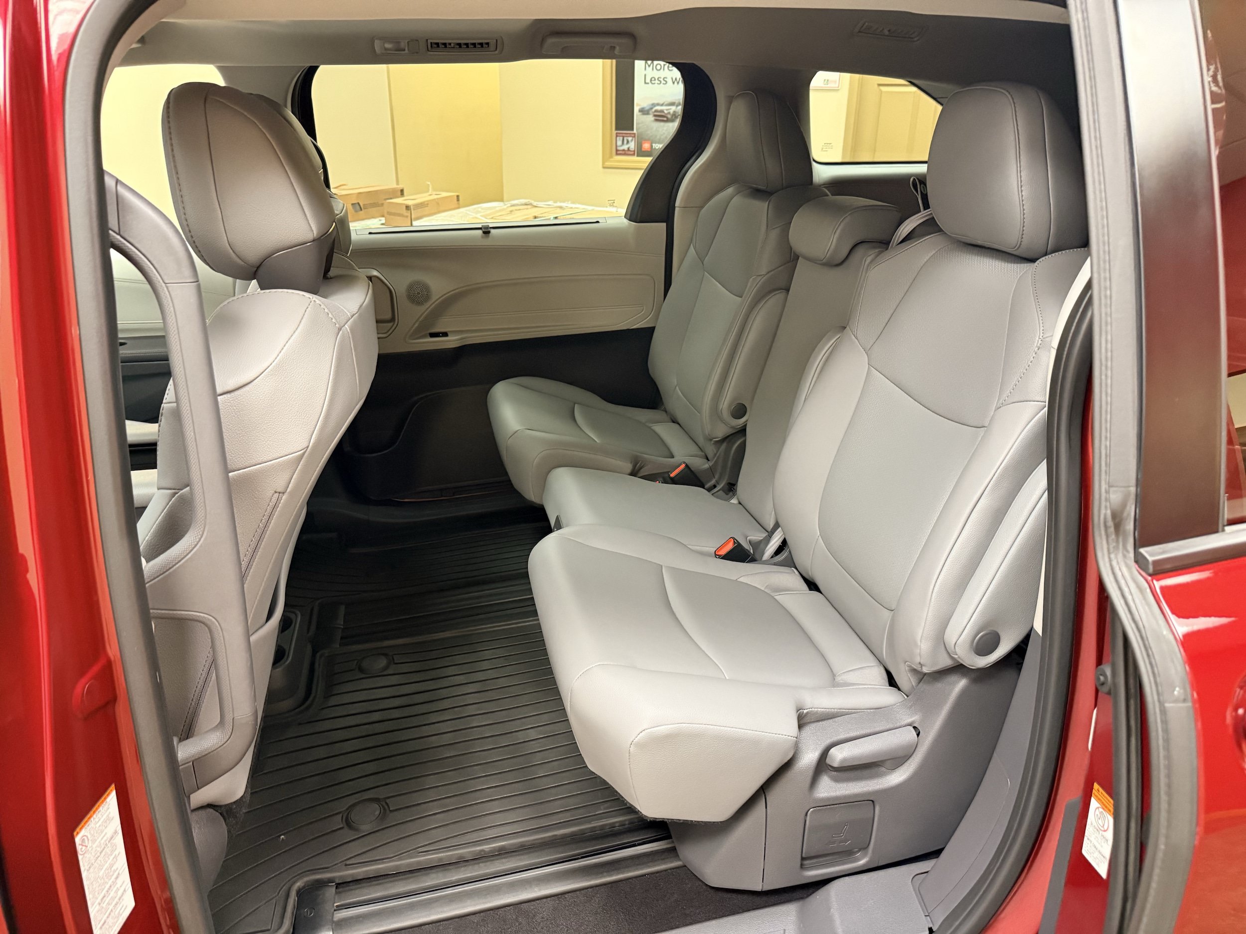 Used 2021 Toyota Sienna XLE w/ XLE Plus Package FWD image 19