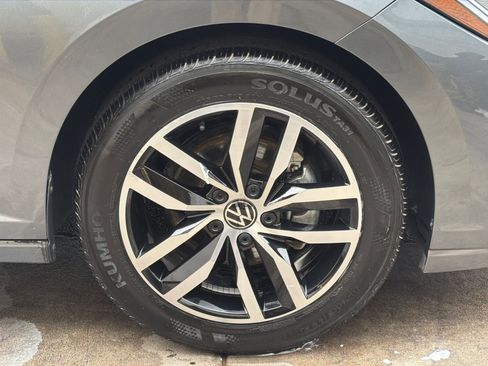 Used 2025 Volkswagen Jetta SE image 30