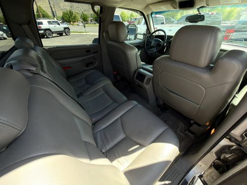 Used 2006 GMC Sierra 2500 SLT w/ Heavy-Duty Power Package AWD/4WD image 9