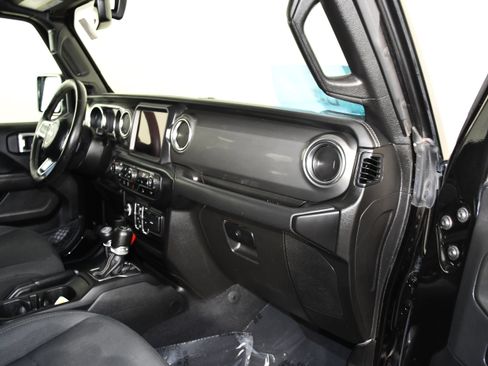Used 2021 Jeep Wrangler Unlimited Sahara w/ Uconnect 4C Nav & Sound Group AWD/4WD image 40