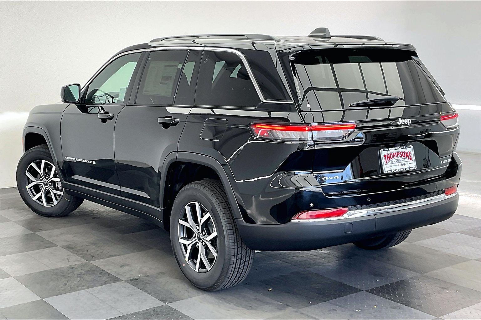 New 2027 Jeep Grand Cherokee Laredo X AWD/4WD image 2