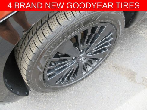 Used 2025 Hyundai Santa Fe Calligraphy AWD/4WD image 3