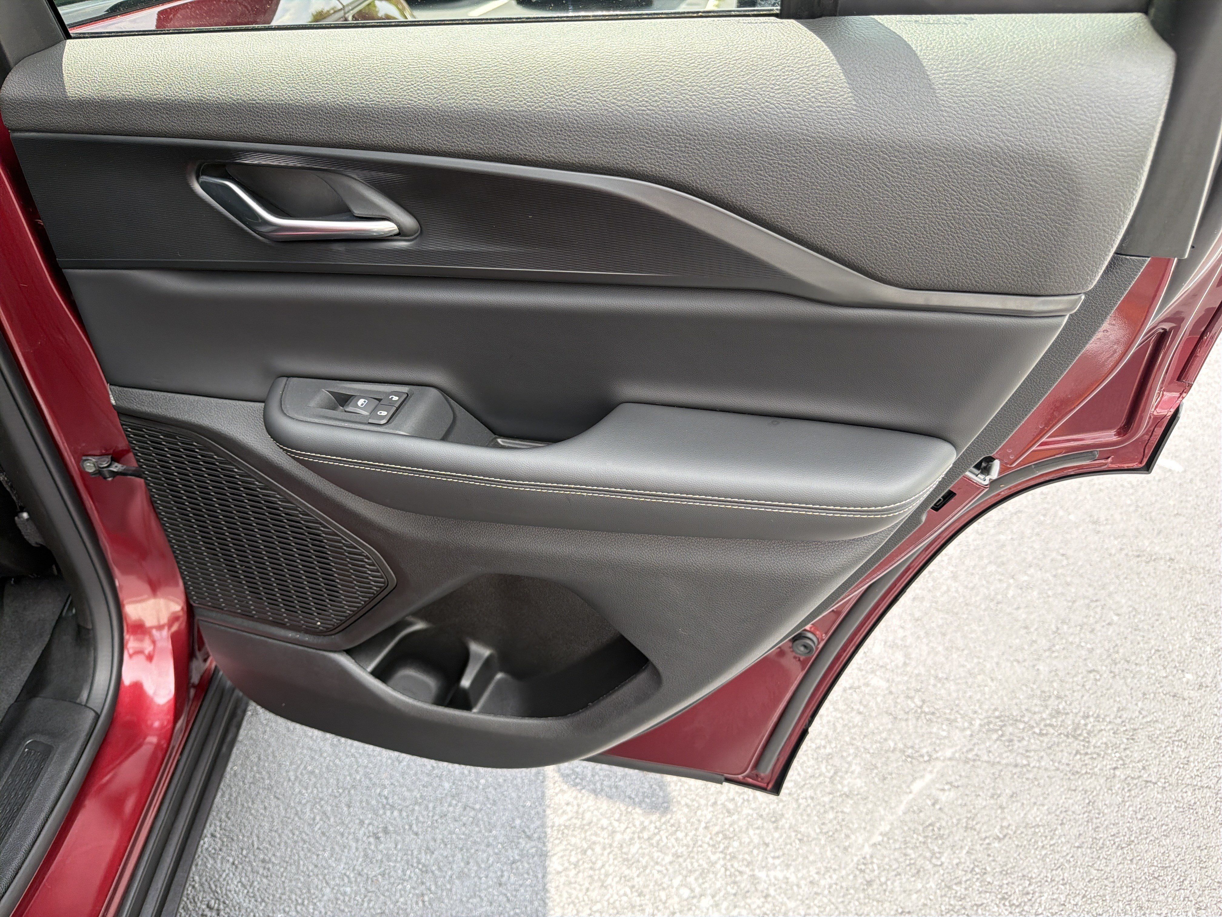 Used 2025 Jeep Grand Cherokee Laredo X RWD image 16