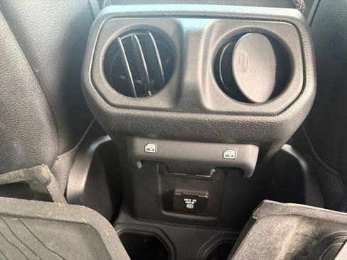 Used 2021 Jeep Gladiator Rubicon AWD/4WD image 33