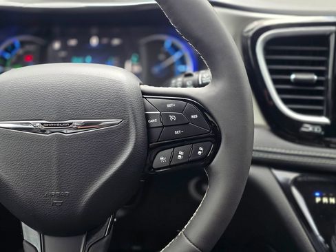 Used 2022 Chrysler Pacifica Limited w/ S Appearance Package FWD image 14